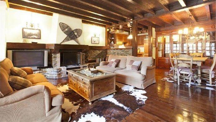 Cálidas y estéticas: ocho viviendas con chimenea