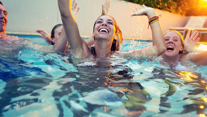 ¿Quién puede usar la piscina comunitaria?
