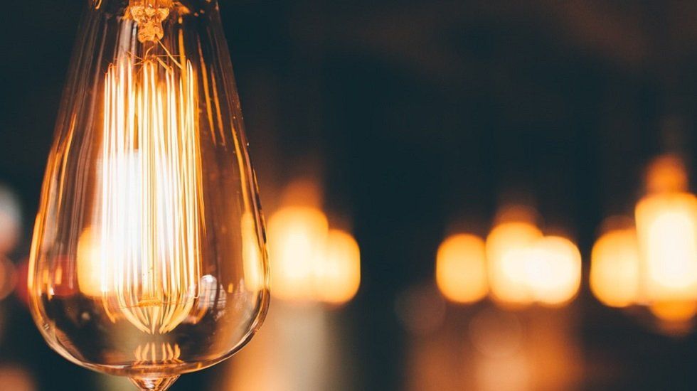 Cómo saber cuándo vale menos la luz y cómo actuar en consecuencia