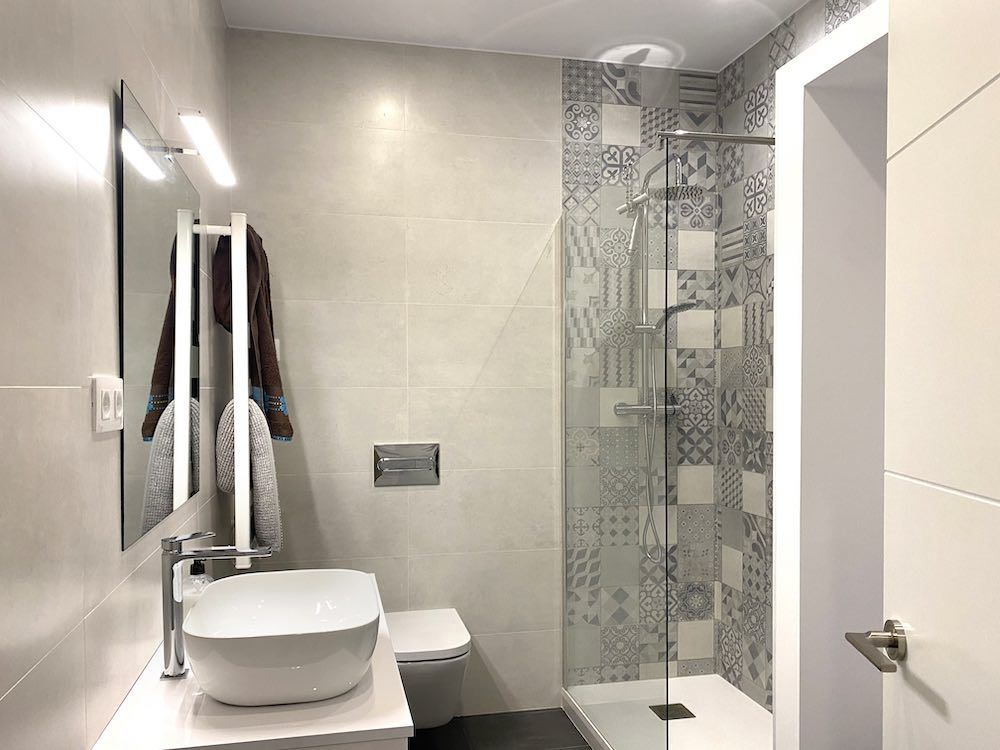 Toallero de baño moderno de pie de suelo, toallero de metal de 2 niveles  para ducha de hotel, toallero de cocina, estante de toallas de playa,  estante