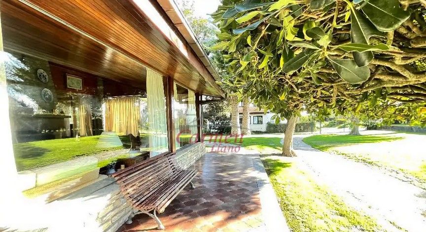 comprar casa lujo con jardín