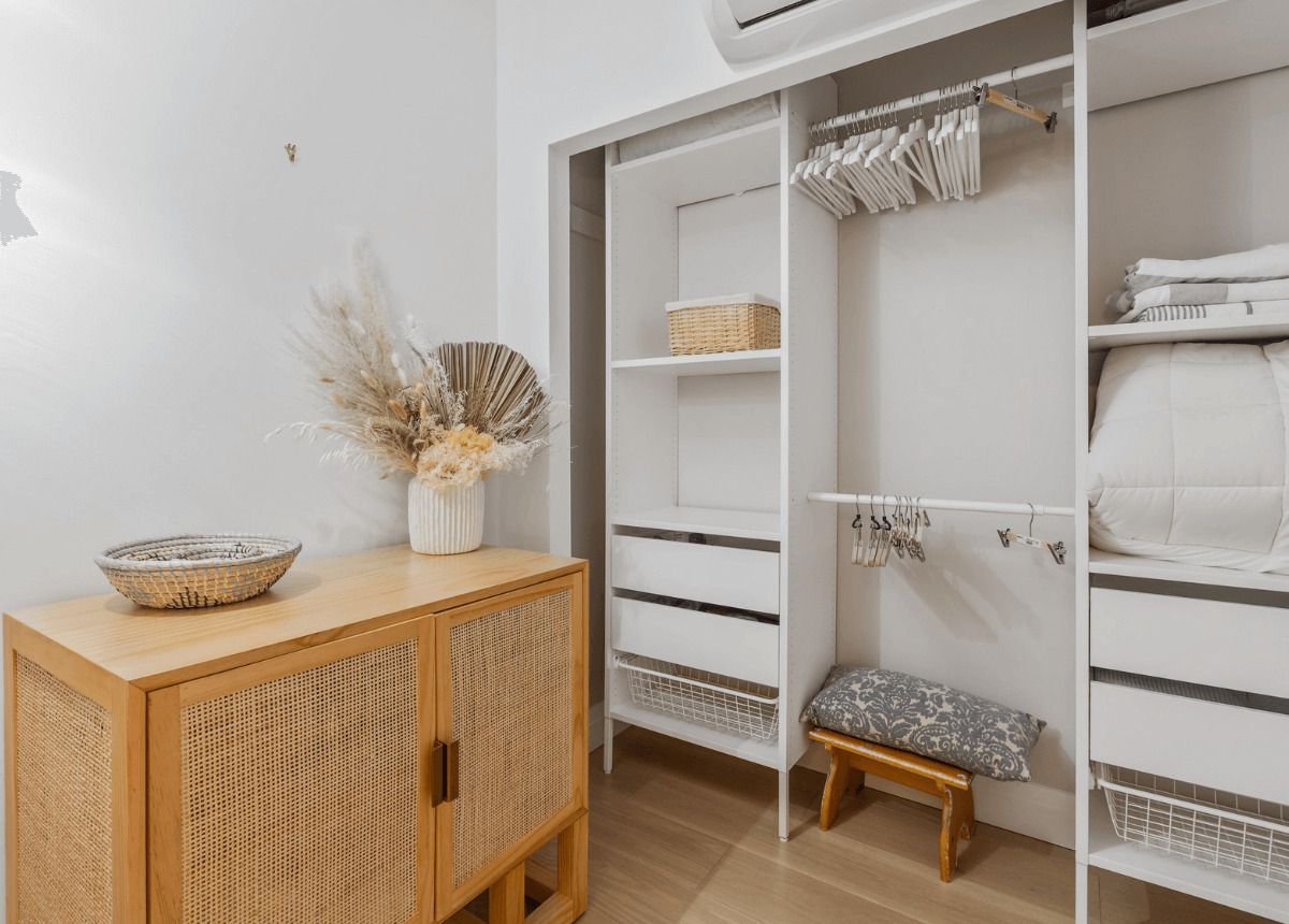 Convierte cualquier espacio de tu hogar en un bonito armario perfecto para  almacenaje con esta empresa de Dénia