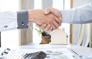 Cómo vender una propiedad si uno de los propietarios puso más dinero en la compra