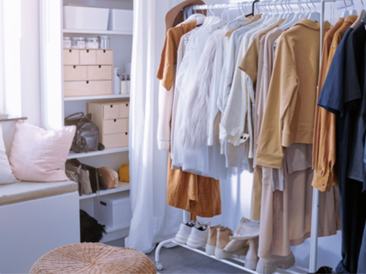 Burros y colgadores: ideas para organizar tu ropa a la vista