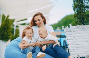 Mujer, de 40 años y que vive con su pareja e hijos, el perfil de la compradora de vivienda con hipoteca