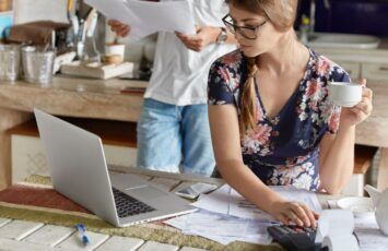 El precio de pagar la hipoteca o alquiler: menos ocio y vacaciones