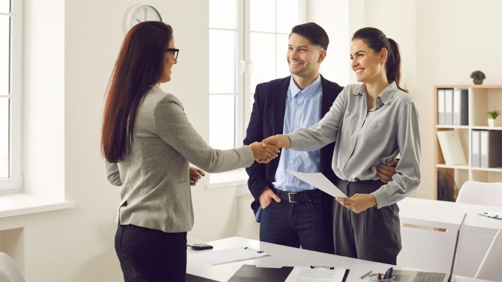 Comprar vivienda en pareja: ¿qué ocurre si es la primera residencia para uno y la segunda para otro?