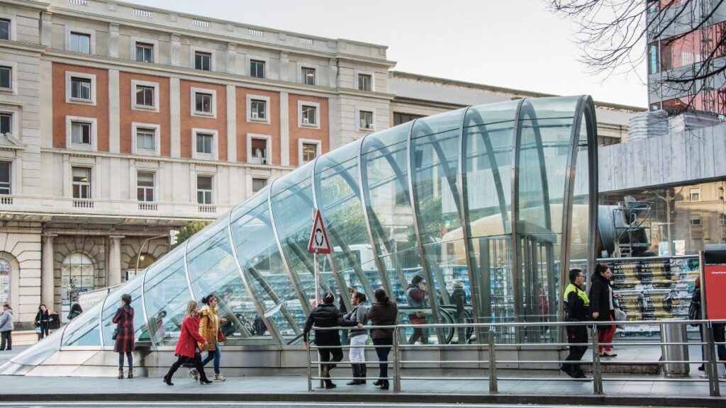 Las paradas de metro más caras y baratas de Bilbao para comprar vivienda