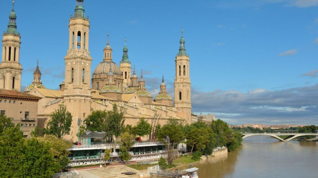 El refugio rentable: invertir en casas de pueblo y fincas rurales en Zaragoza