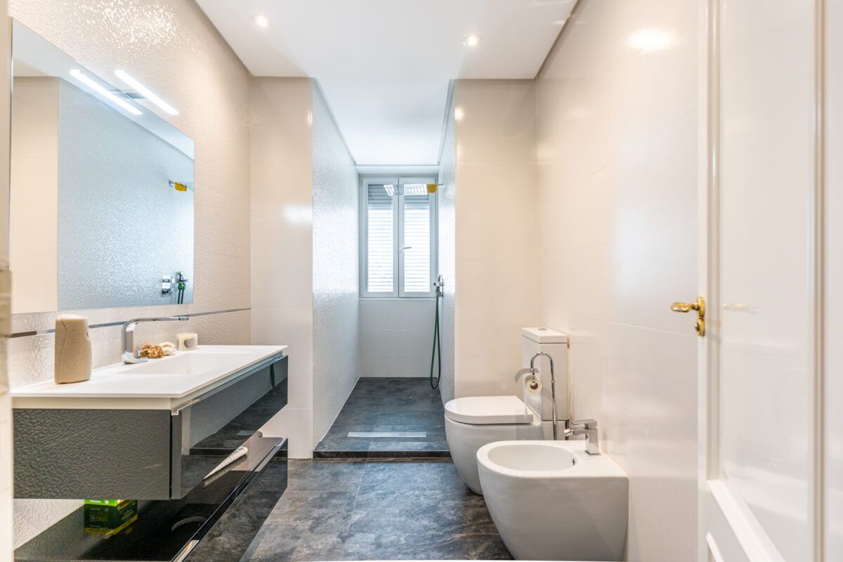 Lujo y exclusividad en Somosaguas: descubre este chalet con bar, piscina, gimnasio y zona de cine img58