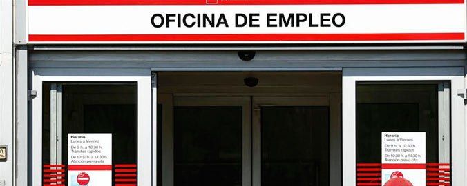 El paro baja en 111.565 personas en abril, su mayor caída en este mes desde 1996