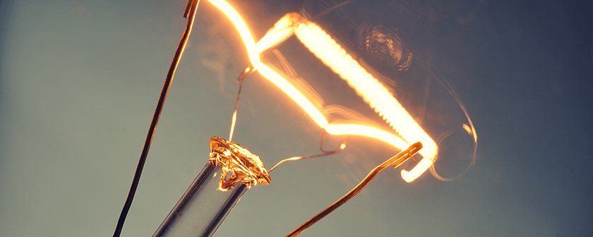 El precio de la electricidad baja un 1,8% en lo que va de año, según el INE