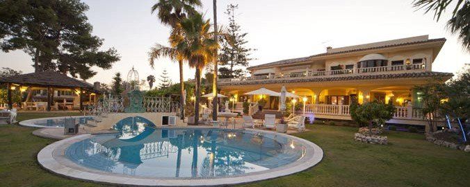 Villa La Ricana, una espectacular mansión en una urbanización exclusiva