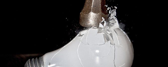 3 malas prácticas que no debes perdonar a tu eléctrica