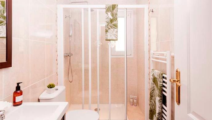 Trucos para aprovechar bien un cuarto de baño pequeño