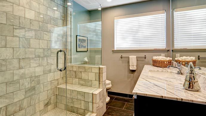 Ventajas de cambiar la bañera por un plato de ducha