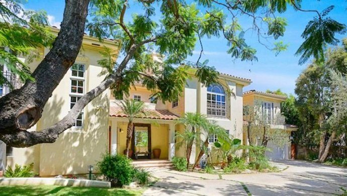 Alanis Morissette vende su mansión en Brentwood por más de 4 millones de euros