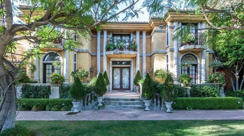 La casa que Charlie Sheen vende en Beverly Hills