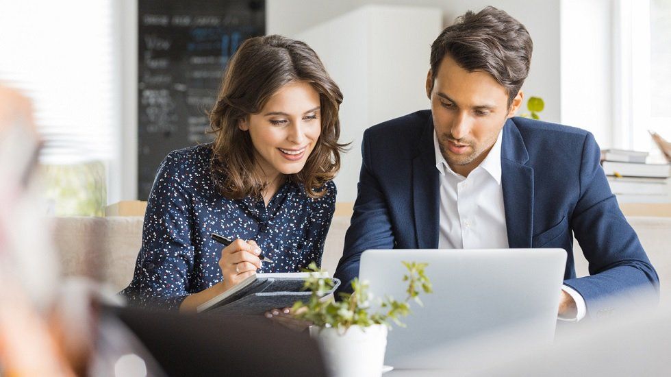 ¿Cómo hablar de dinero con tu pareja si te acabas de mudar?