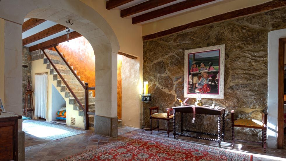 Casas primaverales: el color inunda las paredes