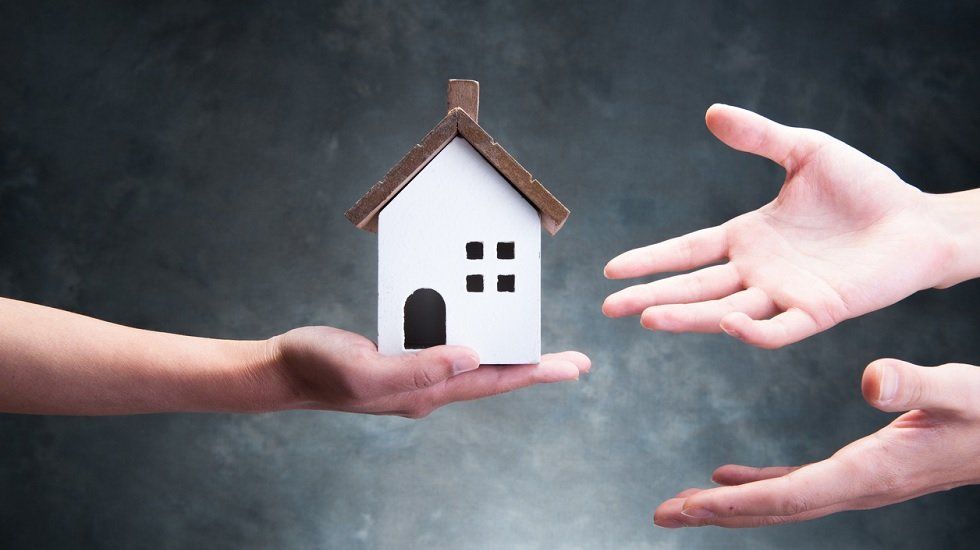 ¿Vale la pena vender tu casa con una inmobiliaria?