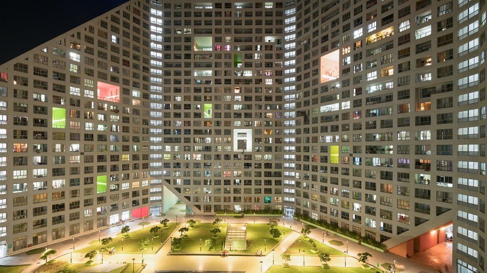 Un edificio residencial con más de 5.000 vecinos