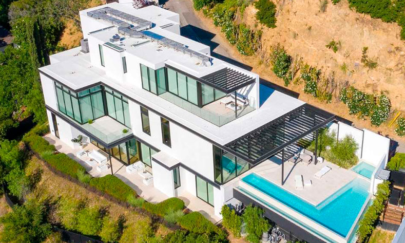 Ariana Grande y su moderna mansión