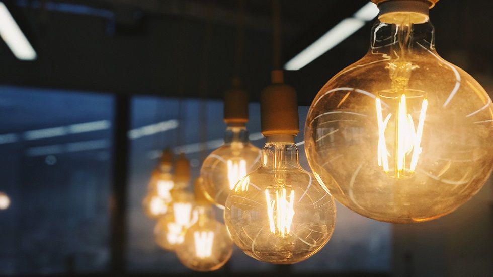 El bono social eléctrico será abonado por cuatro grandes eléctricas