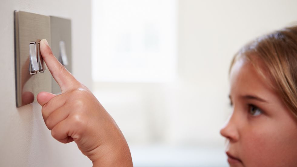 Desplome del precio de la luz en febrero