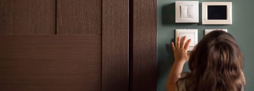 La factura de la luz sube casi 11 euros en marzo respecto al mismo mes del año pasado