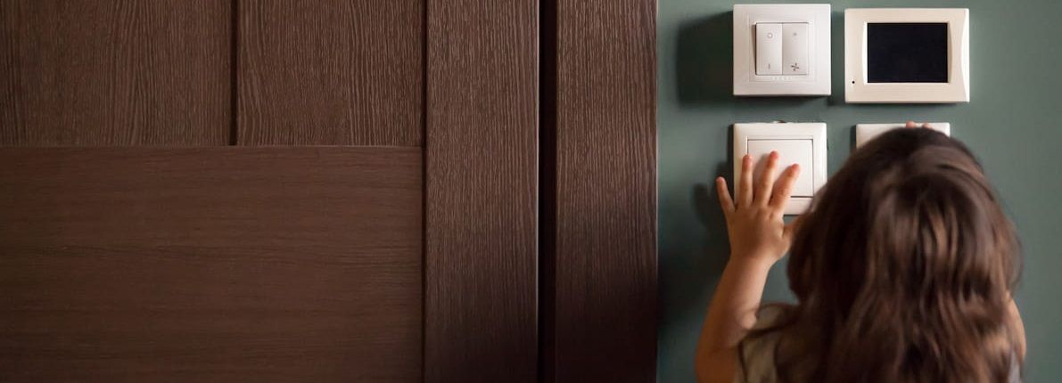 La factura de la luz sube casi 11 euros en marzo respecto al mismo mes del año pasado