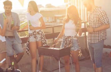 ¿Se pueden hacer barbacoas en la terraza o el jardín de mi casa?