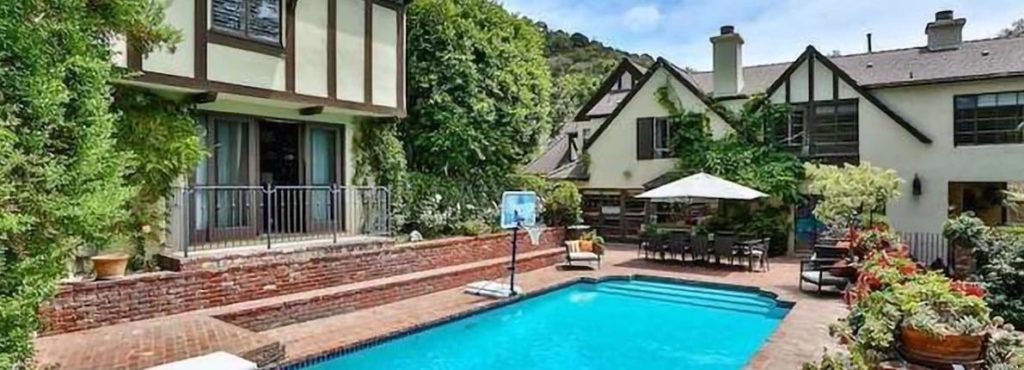 Rihanna amplía sus propiedades en Beverly Hills