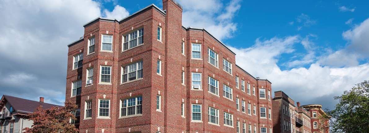 ¿Qué ayudas ofrece el Gobierno para poner ascensores en edificios viejos?