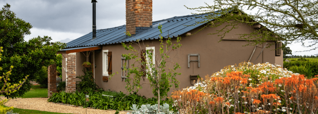 Cómo decorar una casa de pueblo con poco dinero