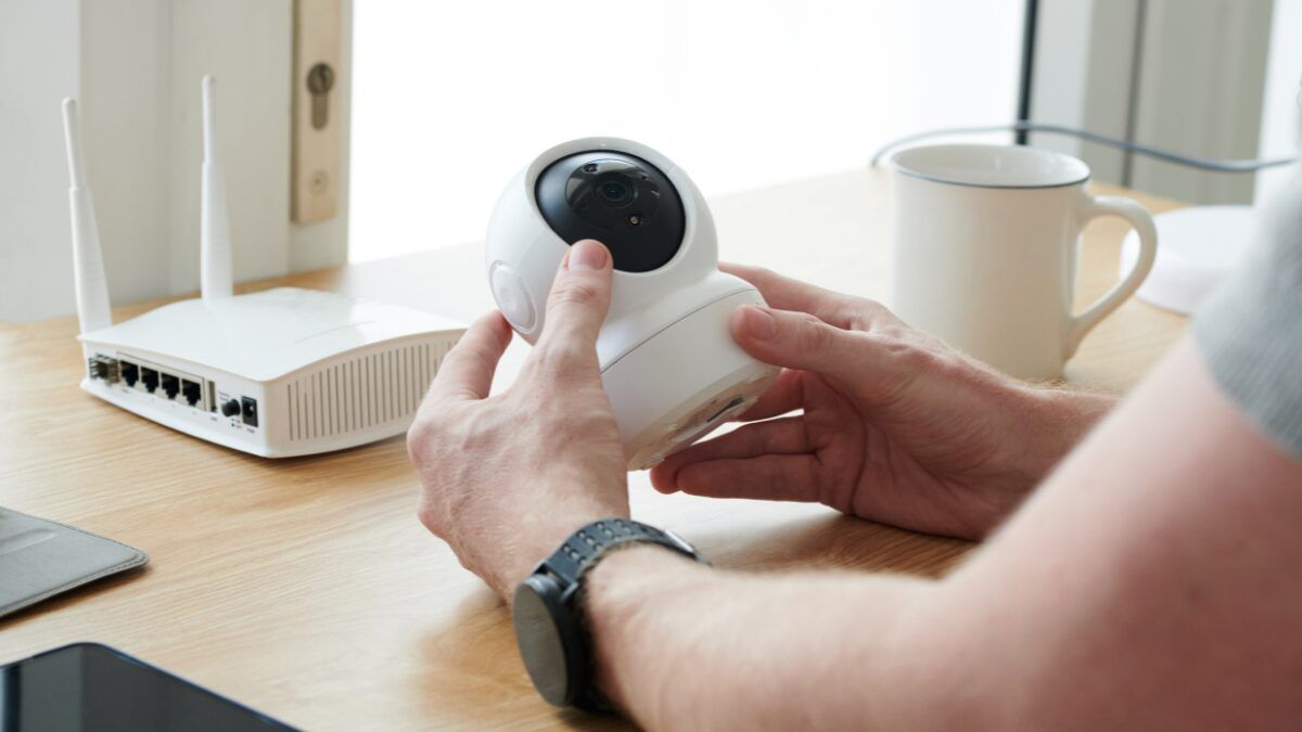 ¿Es legal poner cámaras de seguridad exterior en la puerta de mi piso?