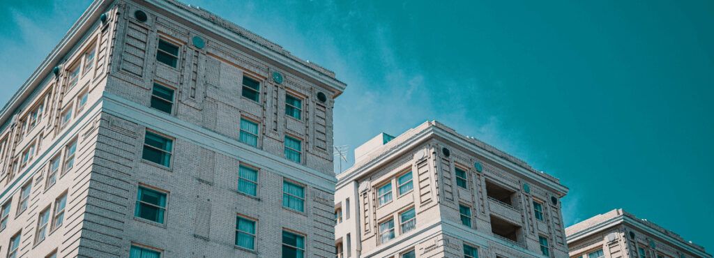 Madrileños y barceloneses perciben que el precio del alquiler sube: ahora pagan de media 1.121€ y 1.232€ al mes de media respectivamente