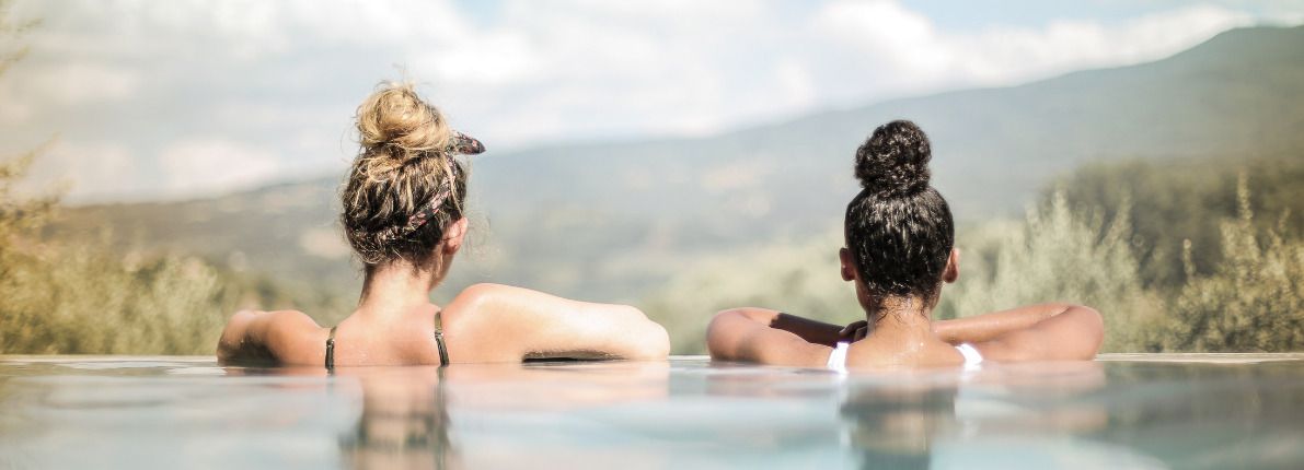 Cosas que debes saber antes de comprar una vivienda con piscina comunitaria