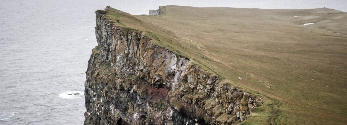 ¿Te atreverías a vivir en una casa prefabricada colgada de un precipicio?