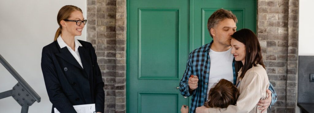 ¿Es posible pedir a dos inmobiliarias que vendan mi piso?