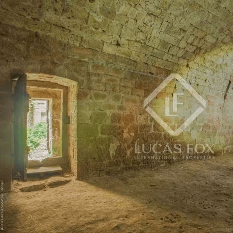 El Castillo de Santa Pau, un castillo medieval en venta en Fotocasa por un millón de euros img628