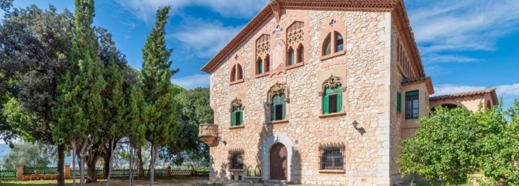 La casa más curiosa de septiembre: un edificio modernista declarado bien de interés cultural en Sant Pere de Ribes
