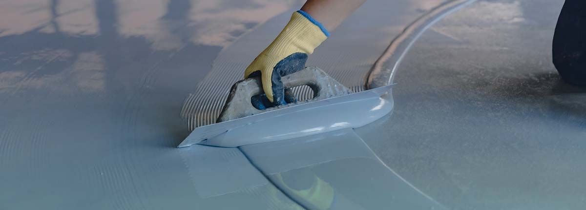 ¿Cómo son los suelos epoxi y qué ventajas ofrecen?