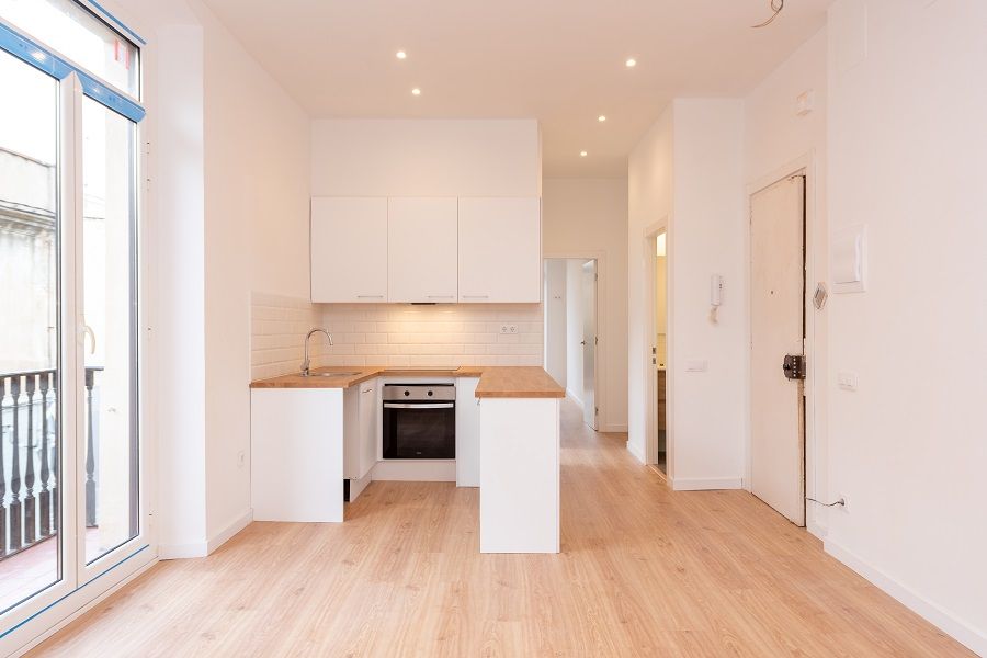 Vivienda con reforma de cocina abierta al salón