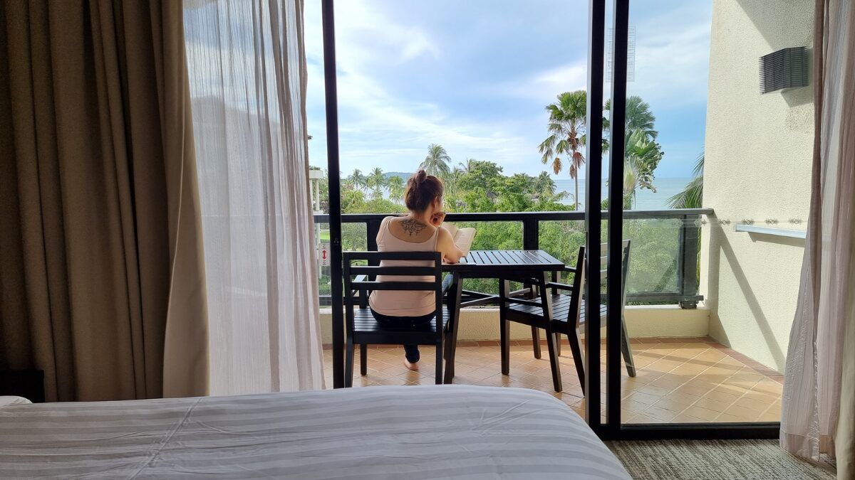 10 ideas baratas para decorar balcones pequeños