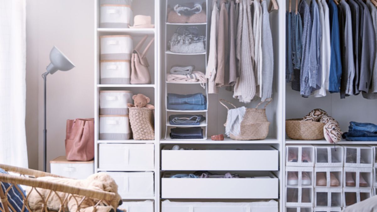 20 accesorios secretos de IKEA para organizar un dormitorio pequeño y acabar con la «silla-perchero»