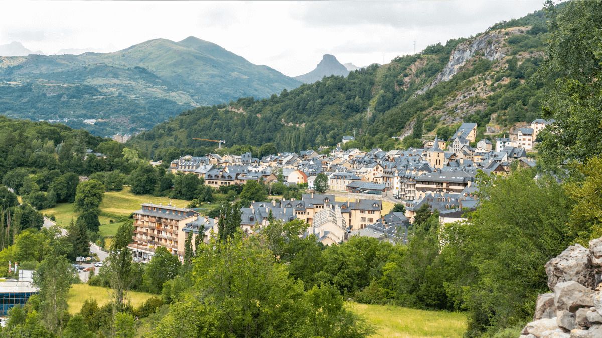 Pueblos en mitad del campo con 3 capitales de provincia cerca