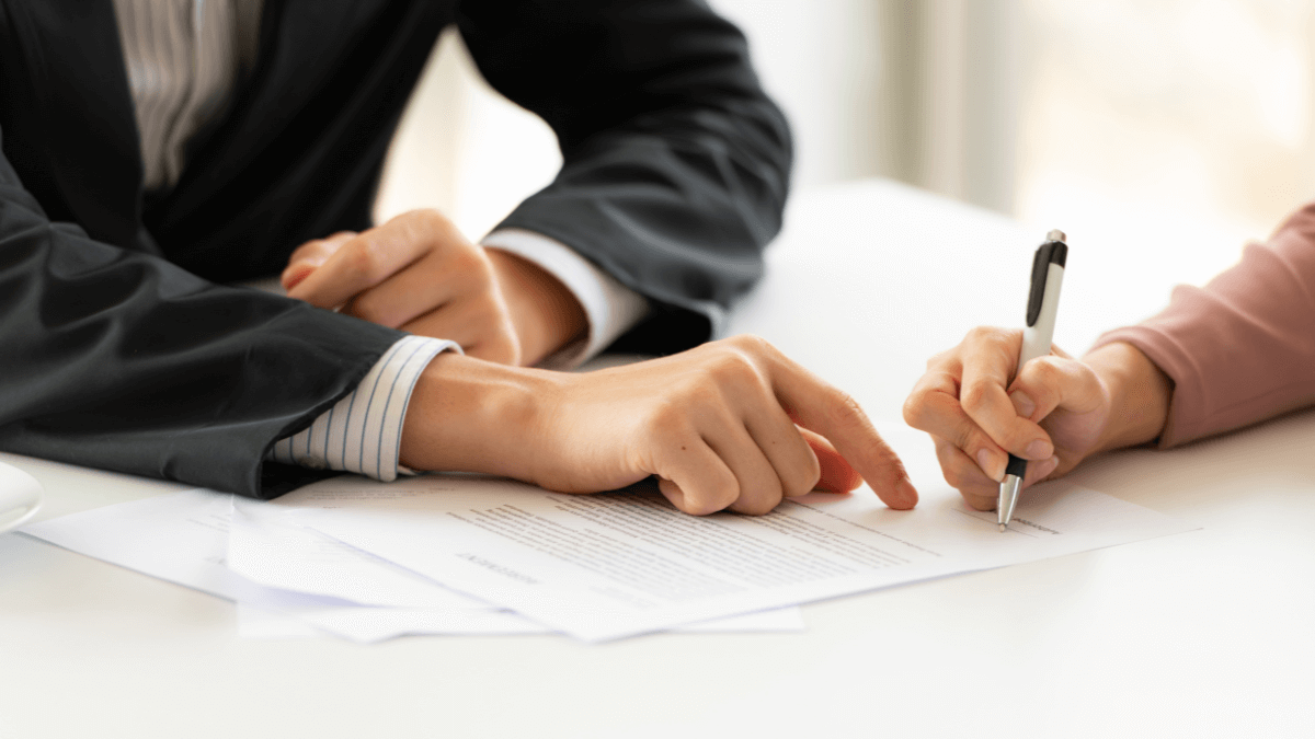 La figura del aval en el alquiler: funciones, ventajas y precauciones a tener en cuenta