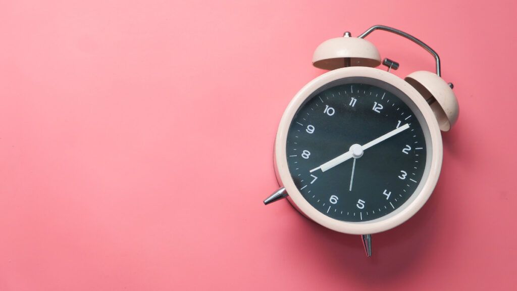 ¿Cómo optimizar el ahorro de energía cuando no haya cambio de hora?