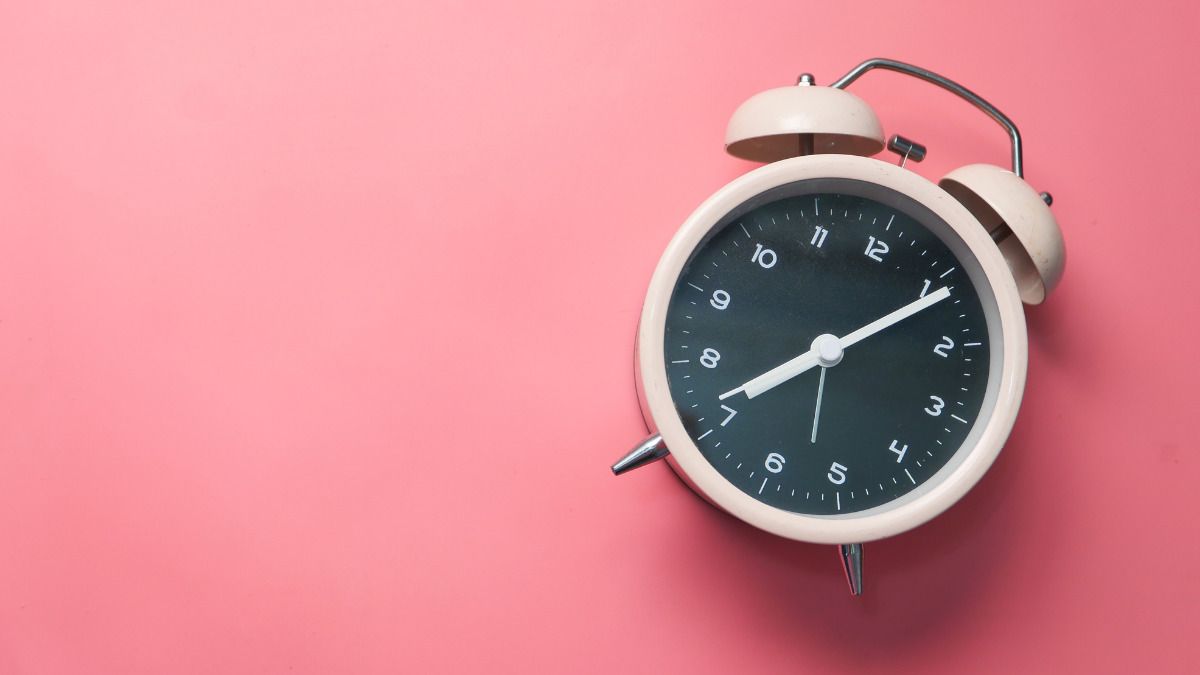 ¿Cómo optimizar el ahorro de energía cuando no haya cambio de hora?